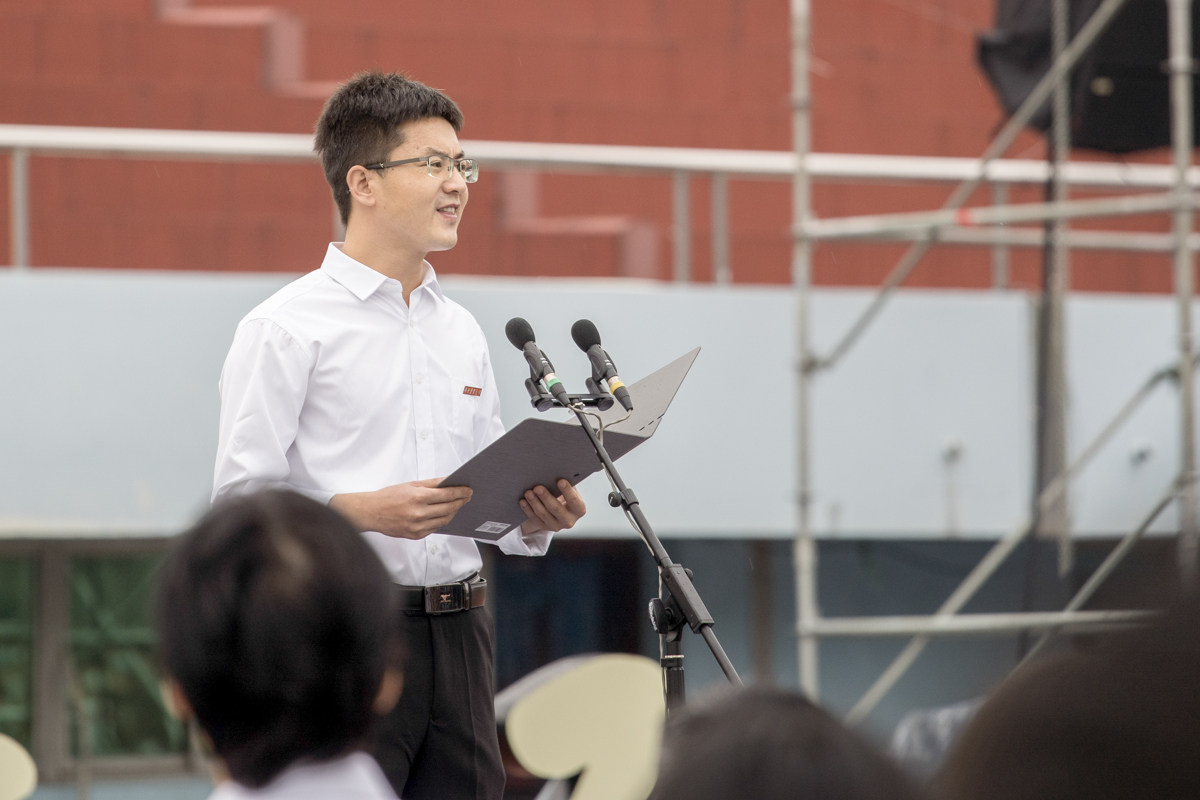 白威在国旗下分享抗疫故事【学通社记者 刘博文 摄】