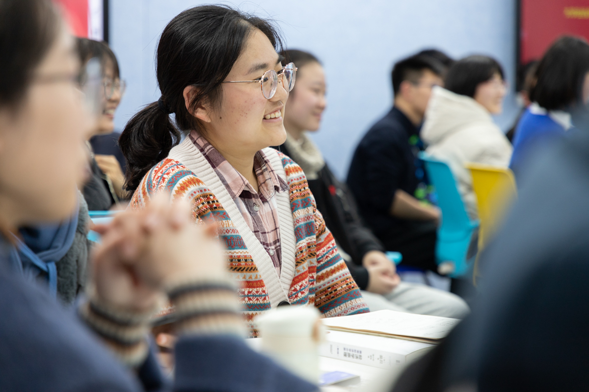 参加交流会的学生被现场氛围感染（学通社记者 张小雨 摄）