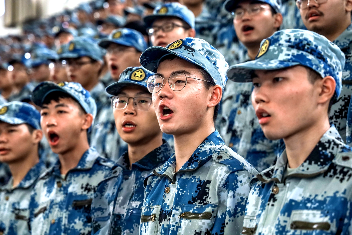 大声向祖国告白的同学们（学通社记者 汪梓言 摄）_副本