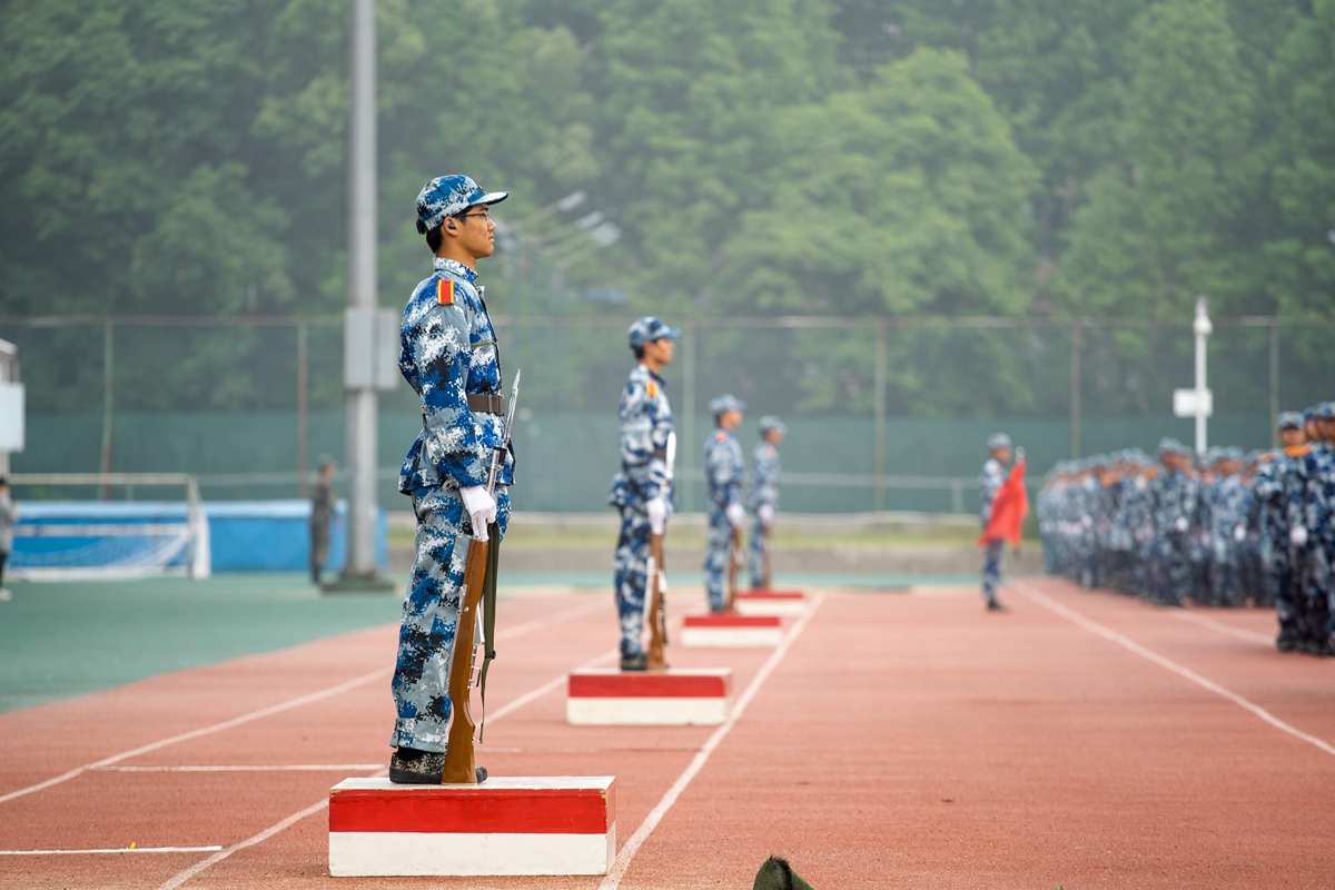 标兵站如松（学通社记者 高俊 摄）_副本